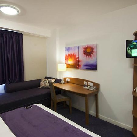 Premier Inn Hatfield ภายนอก รูปภาพ
