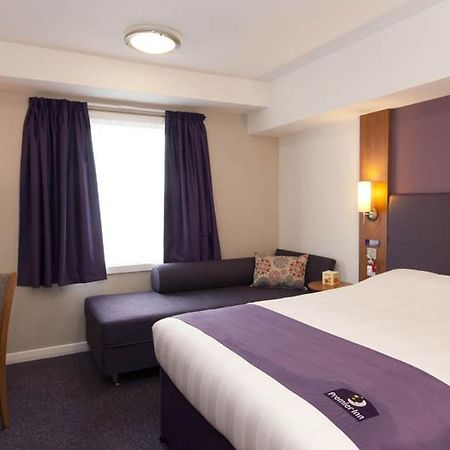 Premier Inn Hatfield ภายนอก รูปภาพ