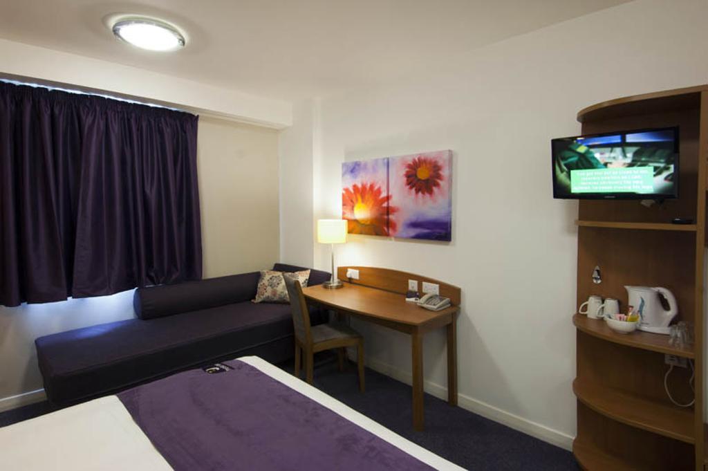 Premier Inn Hatfield ภายนอก รูปภาพ