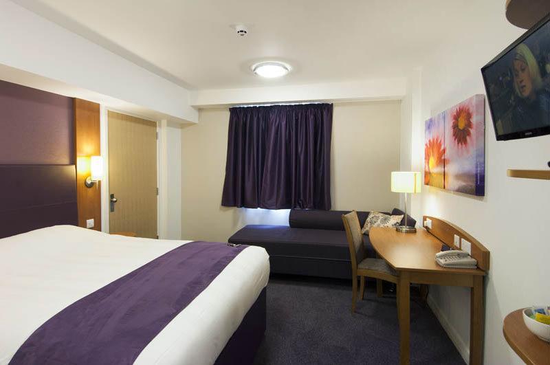 Premier Inn Hatfield ภายนอก รูปภาพ