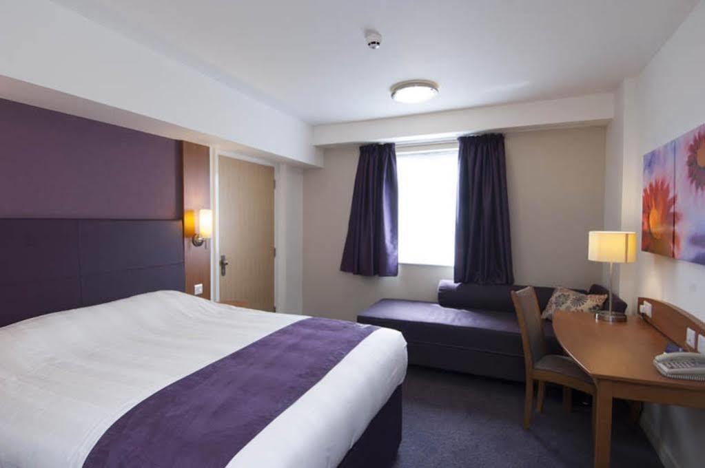 Premier Inn Hatfield ภายนอก รูปภาพ